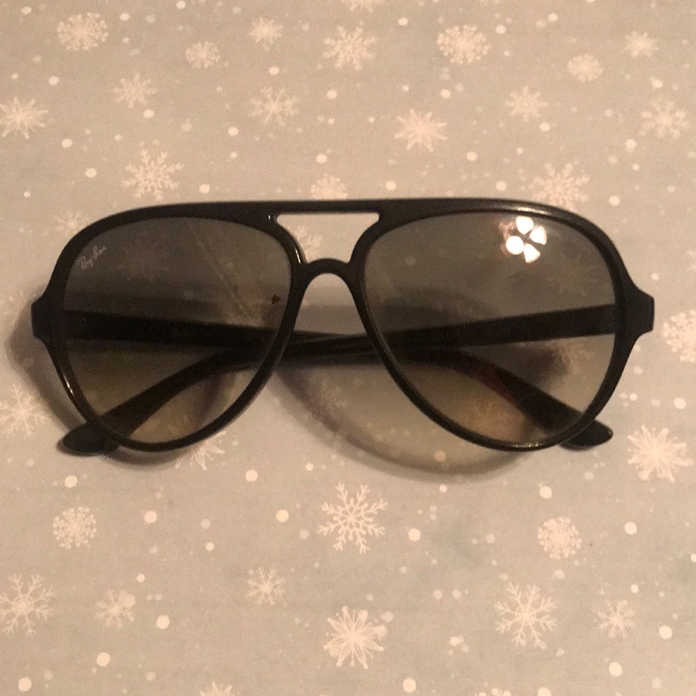 Black Ray-Bans